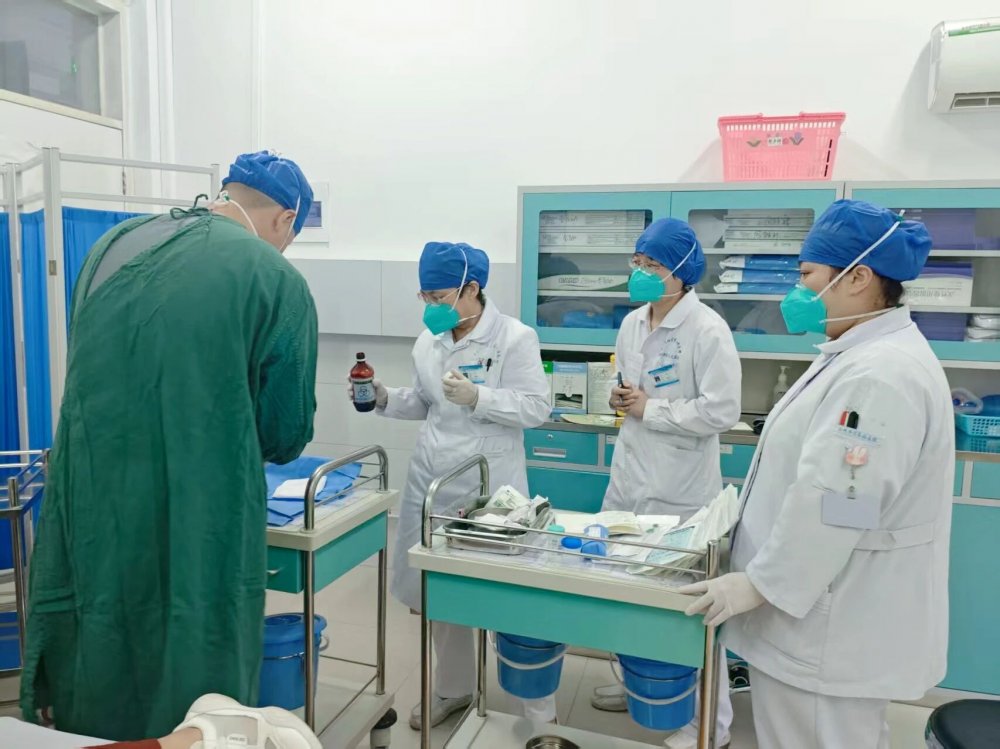 致敬36年坚守！“刘一针”老师，您是我们心中的一针温暖